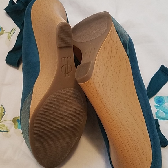 Heels - Picture 2 of 2